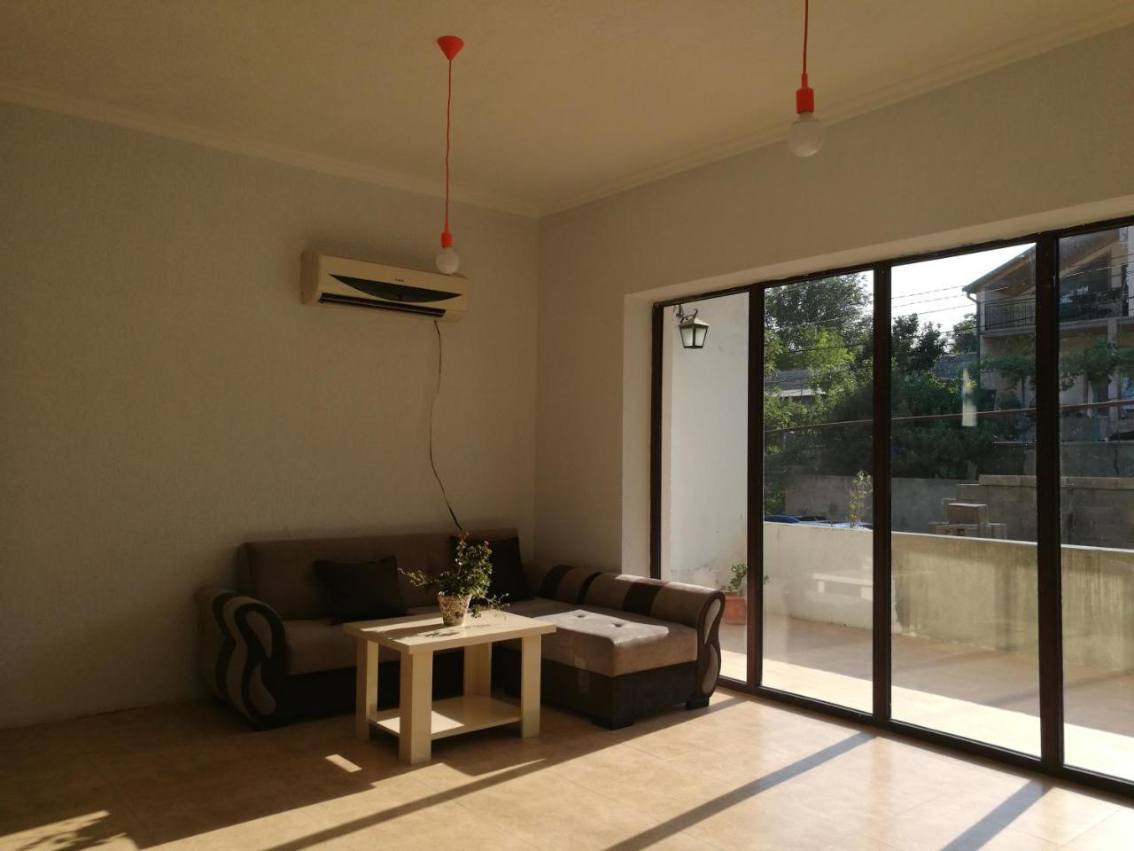 Agora Appartamento Tbilisi Esterno foto
