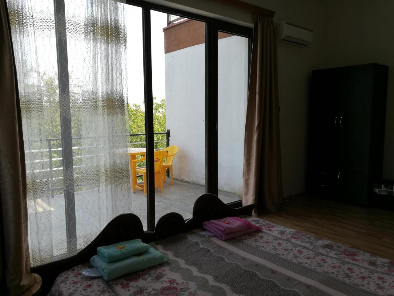 Agora Appartamento Tbilisi Esterno foto