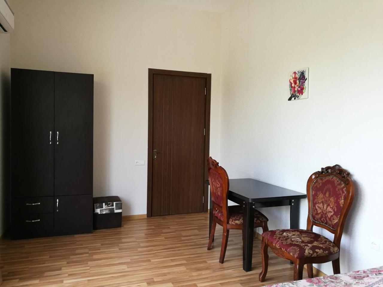 Agora Appartamento Tbilisi Esterno foto