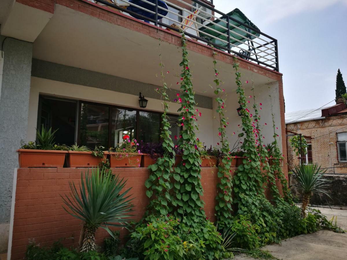 Agora Appartamento Tbilisi Esterno foto